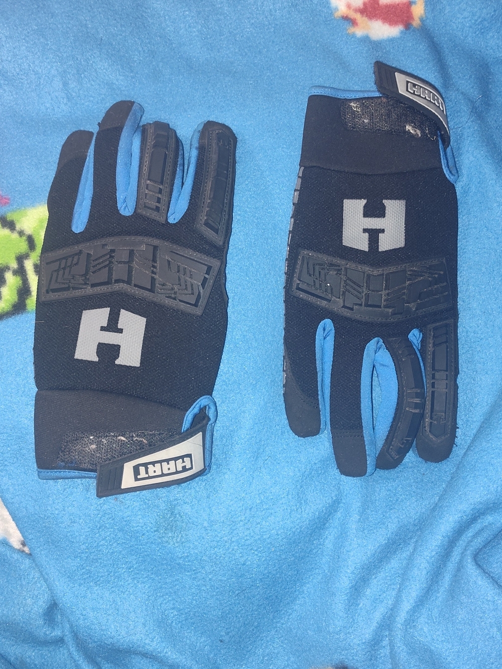 HART Men's Black and Blue Grip Gloves